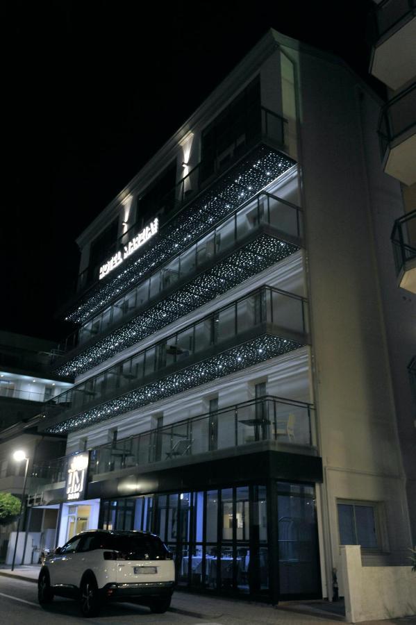 Hotel Marzia Holiday Queen Каорле Екстериор снимка