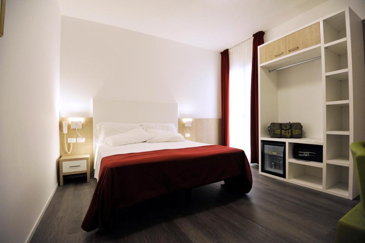 Hotel Marzia Holiday Queen Каорле Екстериор снимка