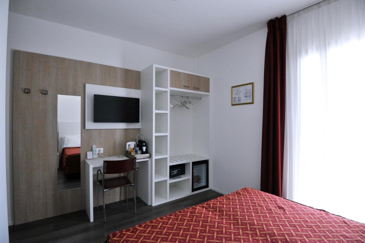 Hotel Marzia Holiday Queen Каорле Екстериор снимка